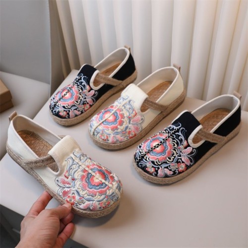 Casual Embroidered Ladies Shoes SHO-034