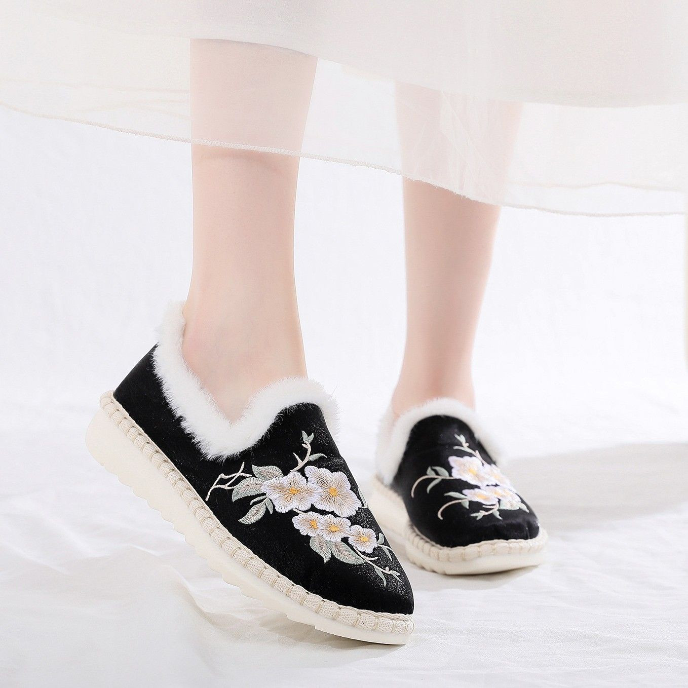 Casual Embroidered Ladies Shoes SHO-005