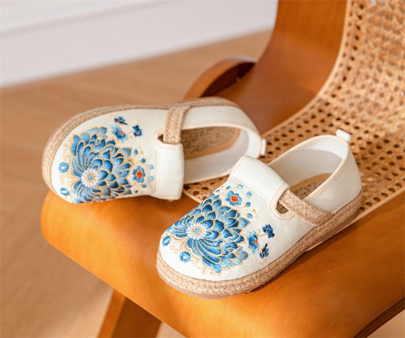 Casual Embroidered Ladies Shoes SHO-024