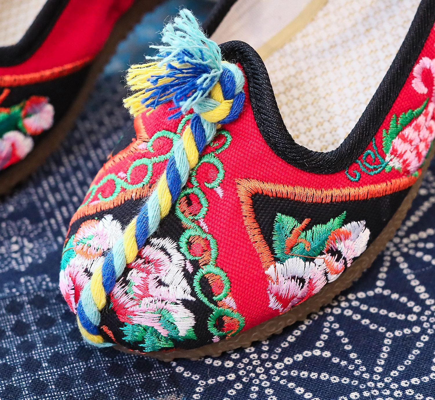 Casual Embroidered Ladies Shoes SHO-010