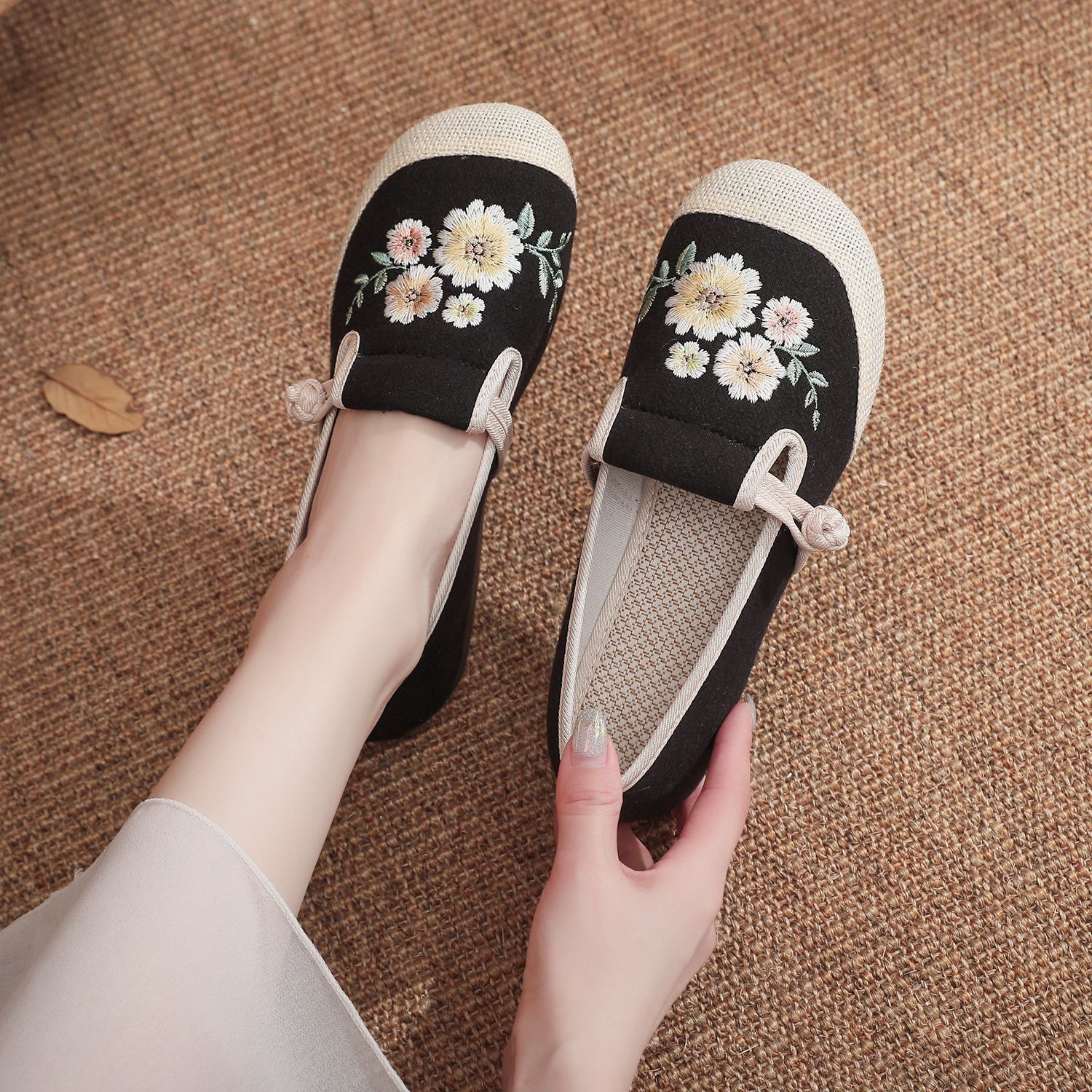 Casual Embroidered Ladies Shoes SHO-015