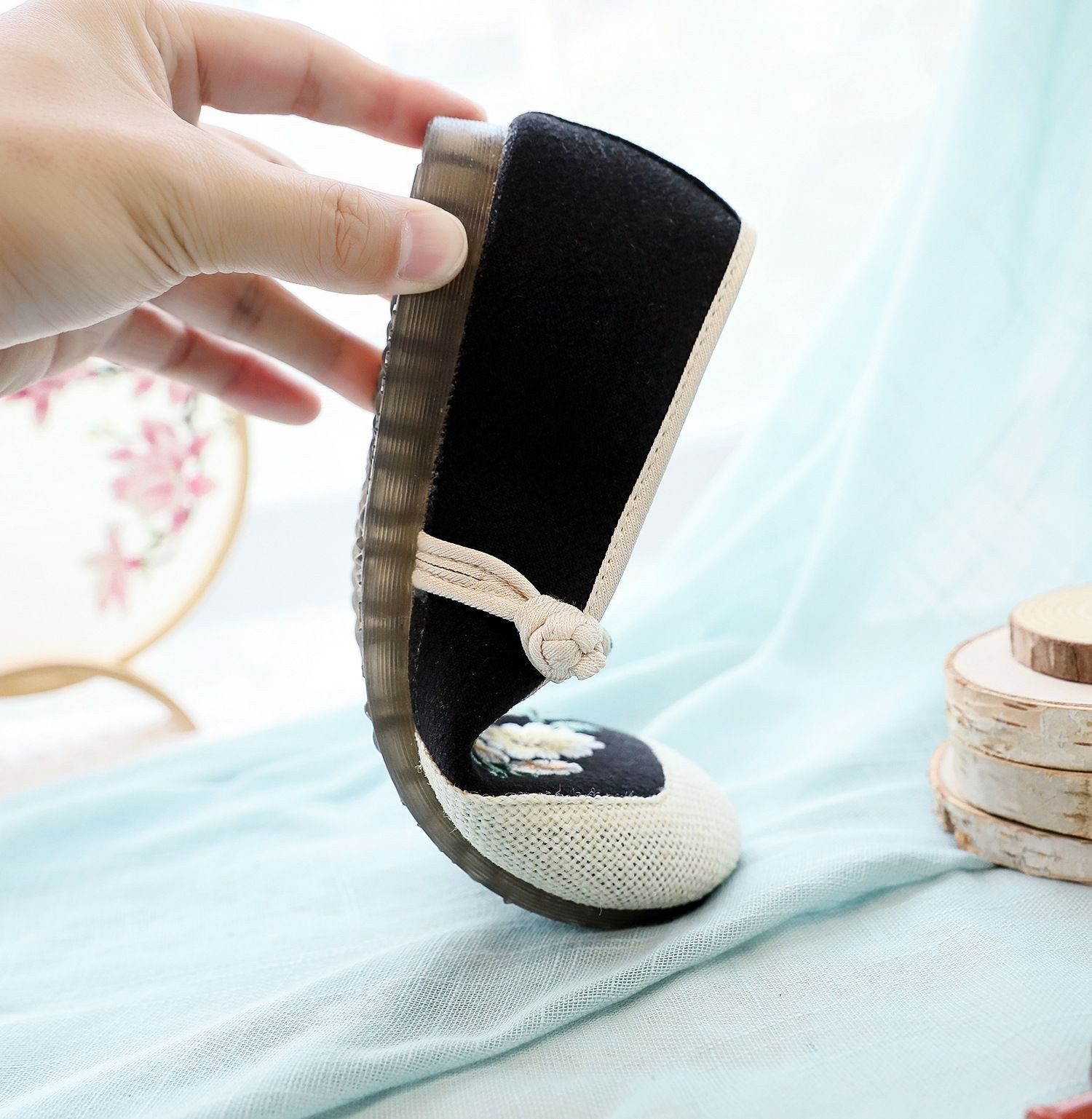 Casual Embroidered Ladies Shoes SHO-015