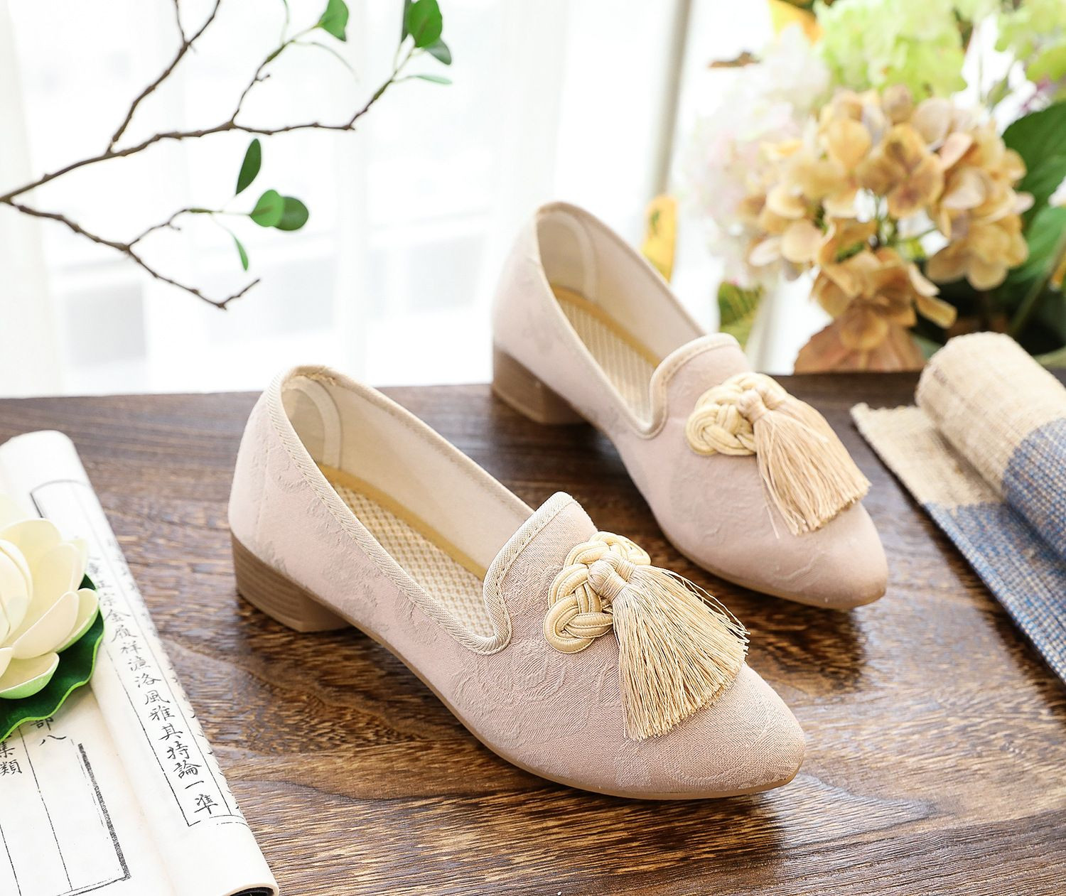 Casual Embroidered Ladies Shoes SHO-016