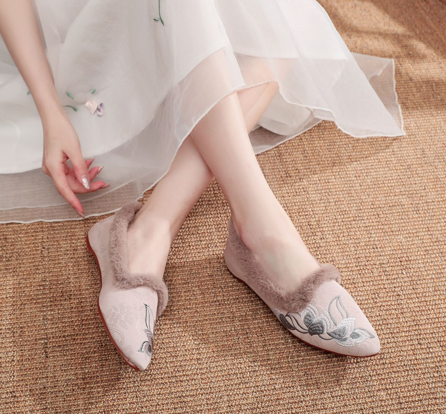 Casual Embroidered Ladies Shoes SHO-007