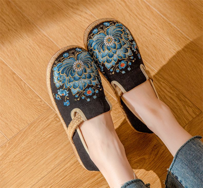 Casual Embroidered Ladies Shoes SHO-024