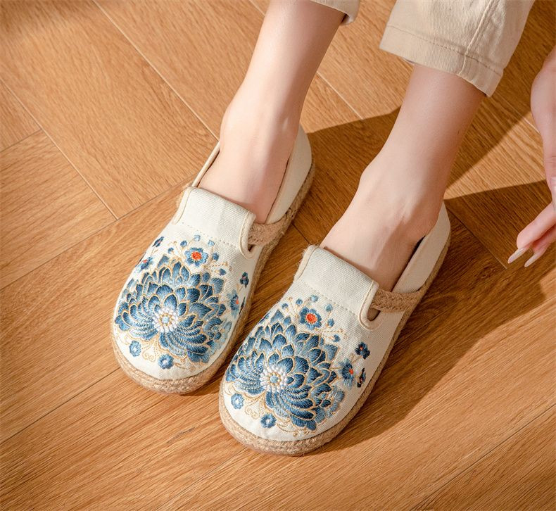 Casual Embroidered Ladies Shoes SHO-024