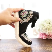 Casual Embroidered Ladies Shoes SHO-009