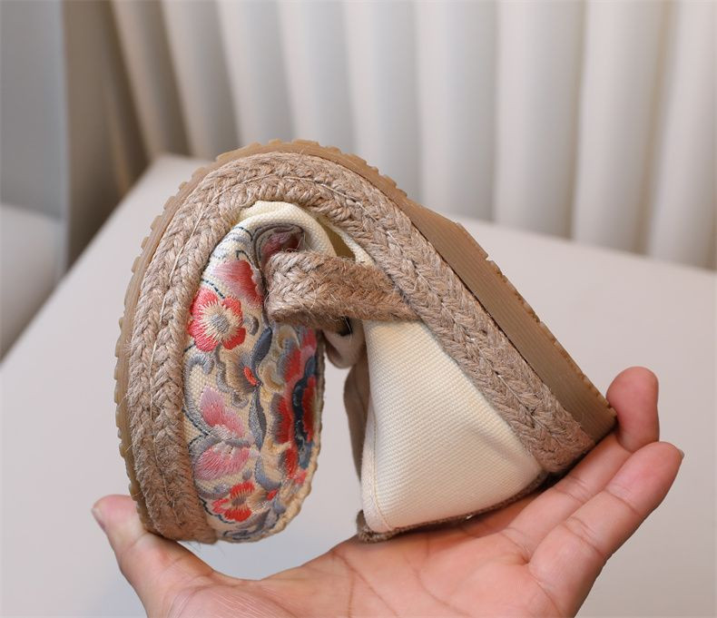 Casual Embroidered Ladies Shoes SHO-031