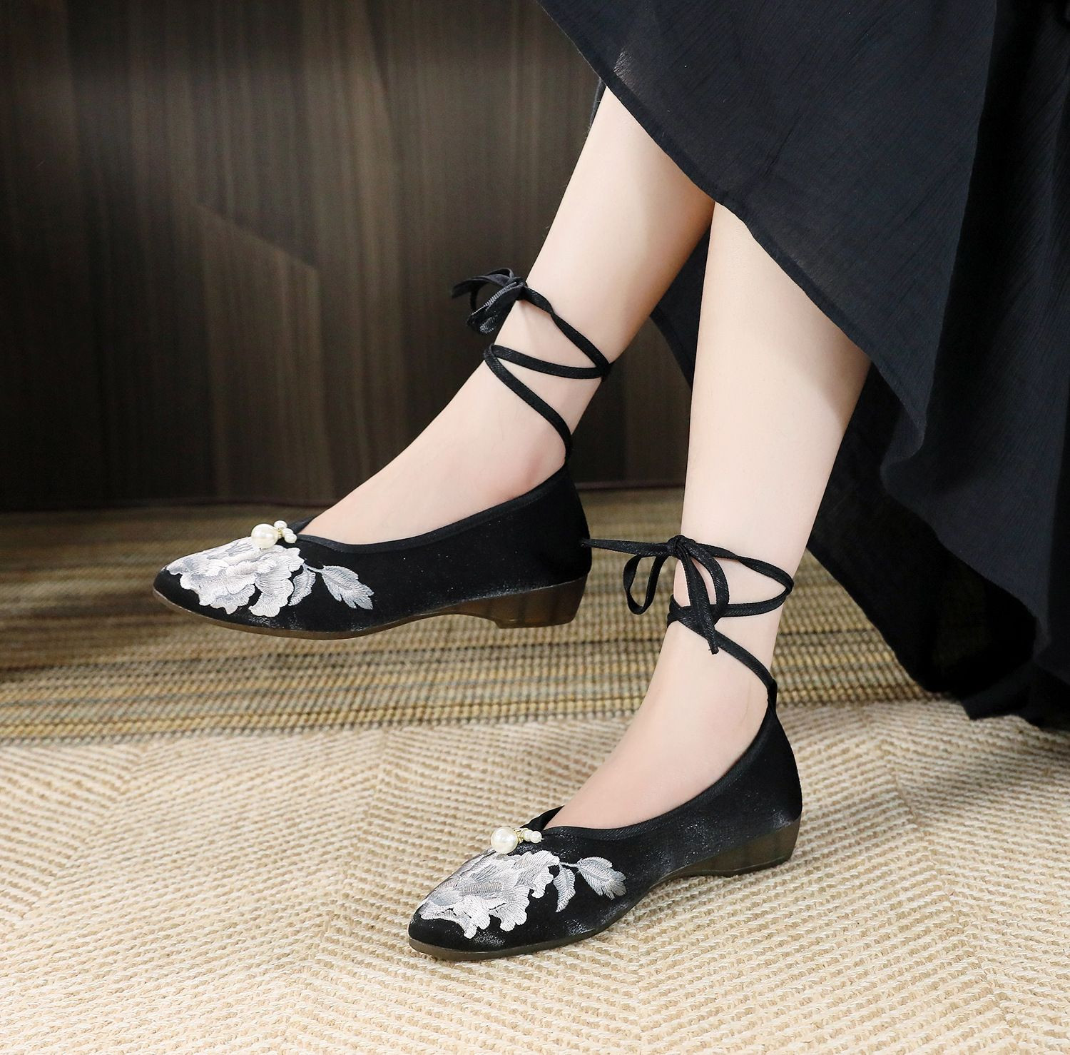 Casual Embroidered Ladies Shoes SHO-011