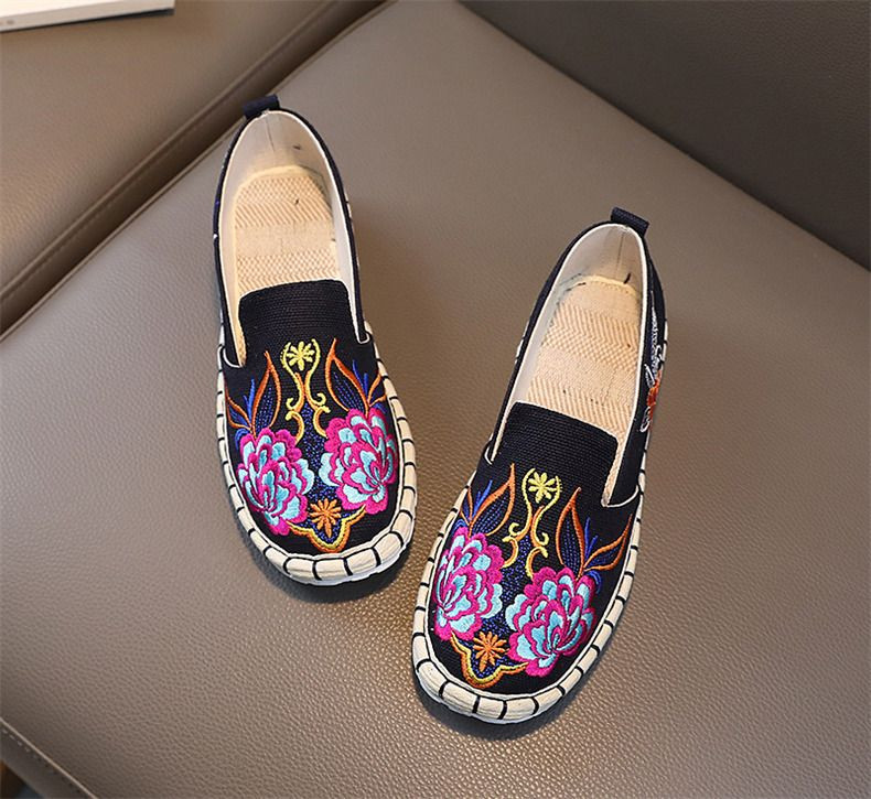 Casual Embroidered Ladies Shoes SHO-023
