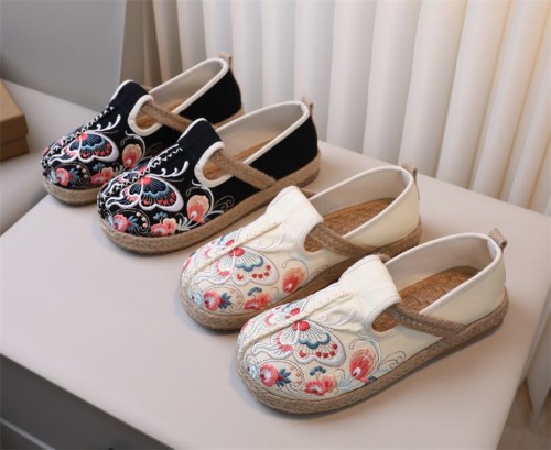 Casual Embroidered Ladies Shoes SHO-031