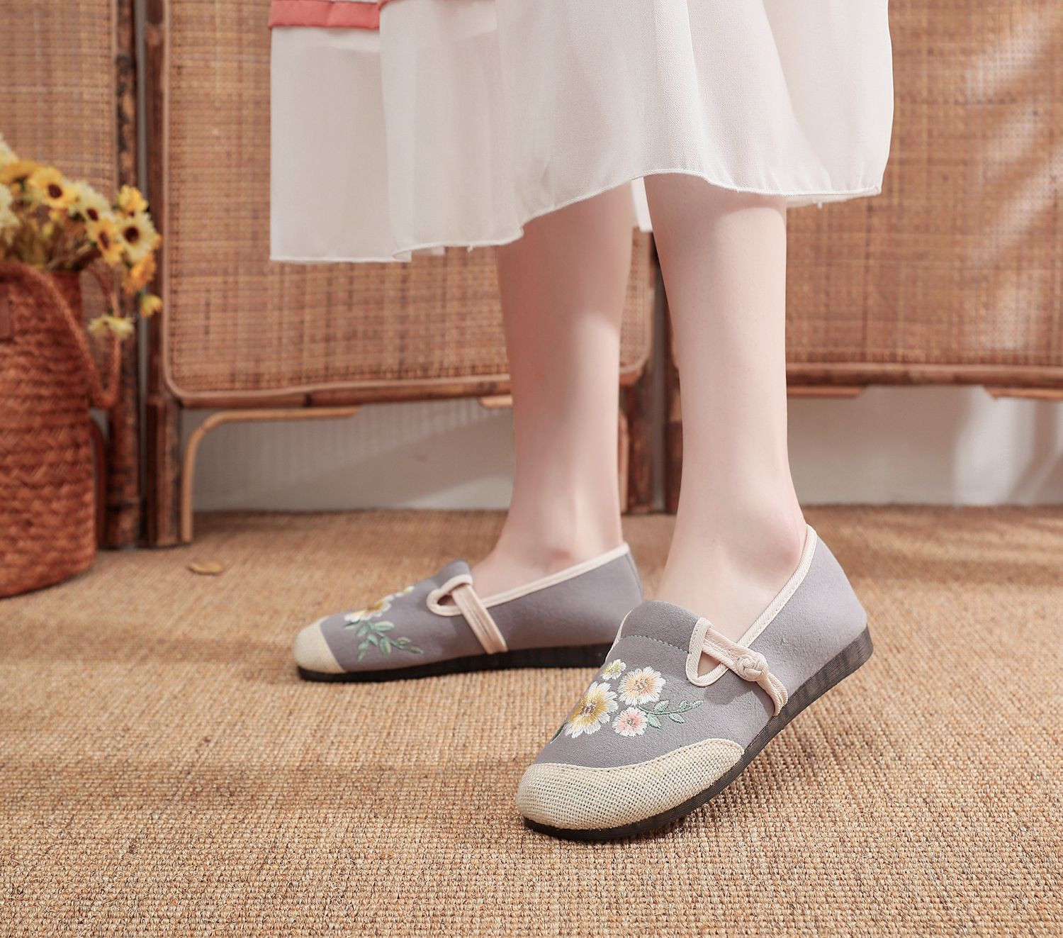 Casual Embroidered Ladies Shoes SHO-015