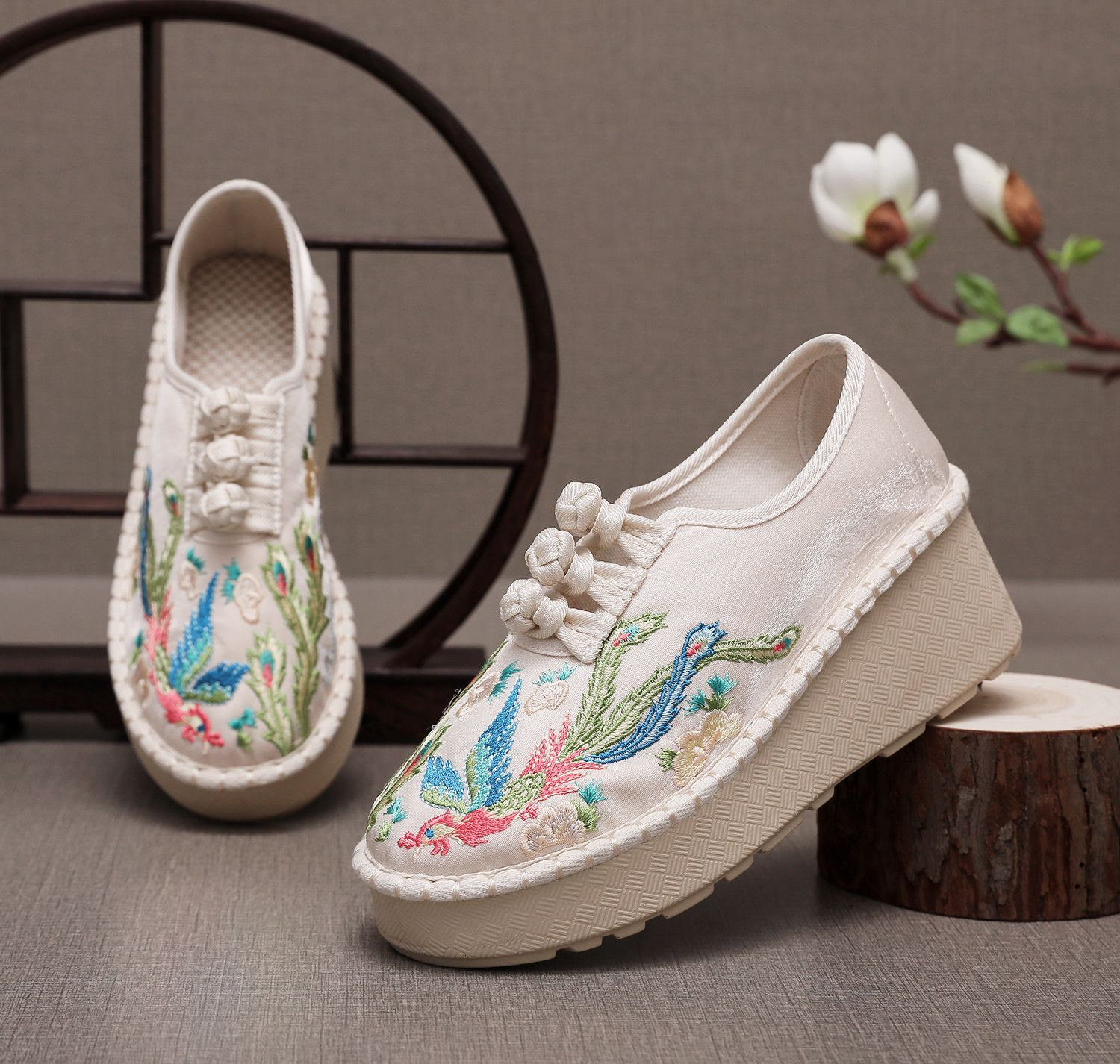 Casual Embroidered Ladies Shoes SHO-003
