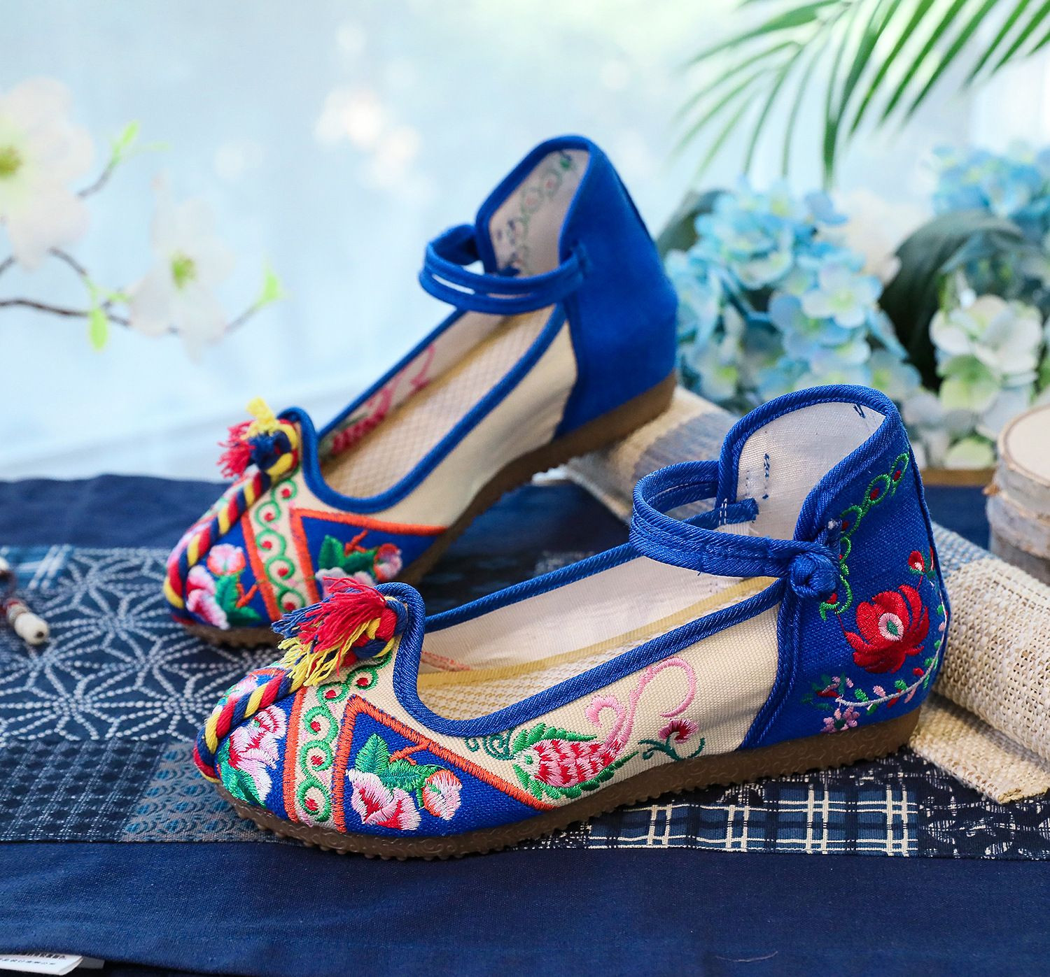 Casual Embroidered Ladies Shoes SHO-010