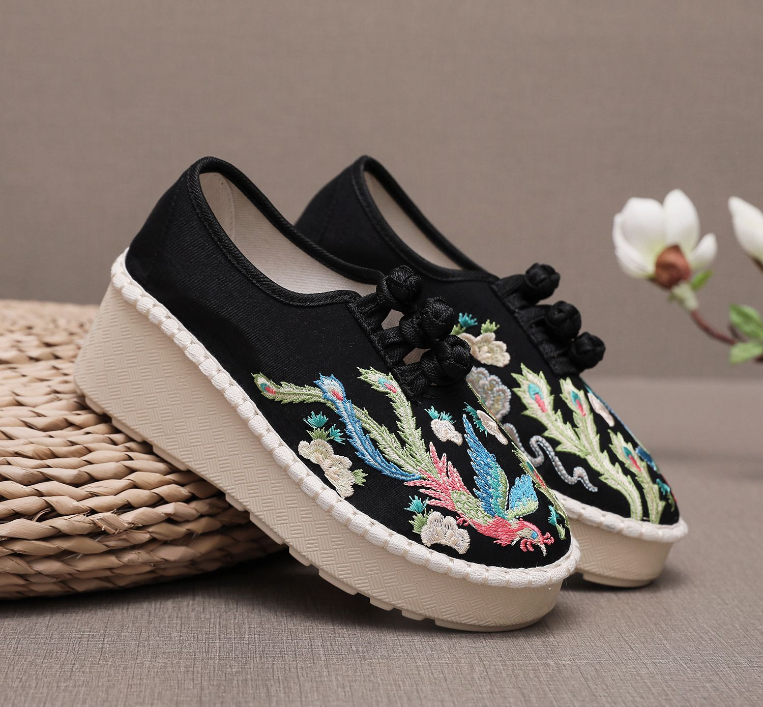 Casual Embroidered Ladies Shoes SHO-003