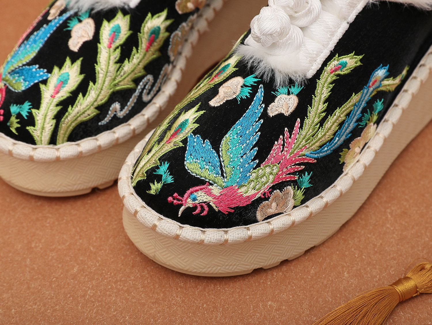 Casual Embroidered Ladies Shoes SHO-001