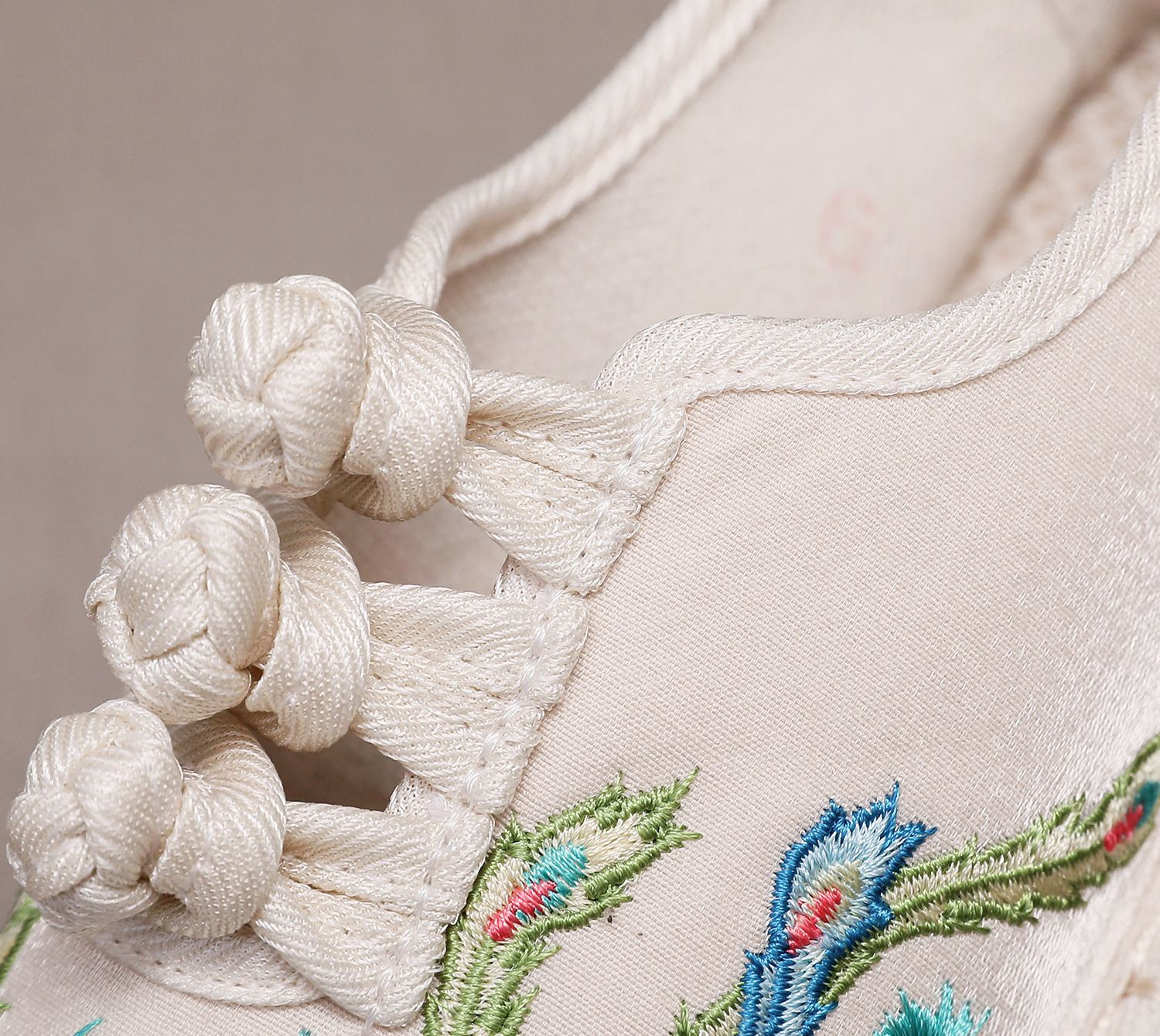 Casual Embroidered Ladies Shoes SHO-003