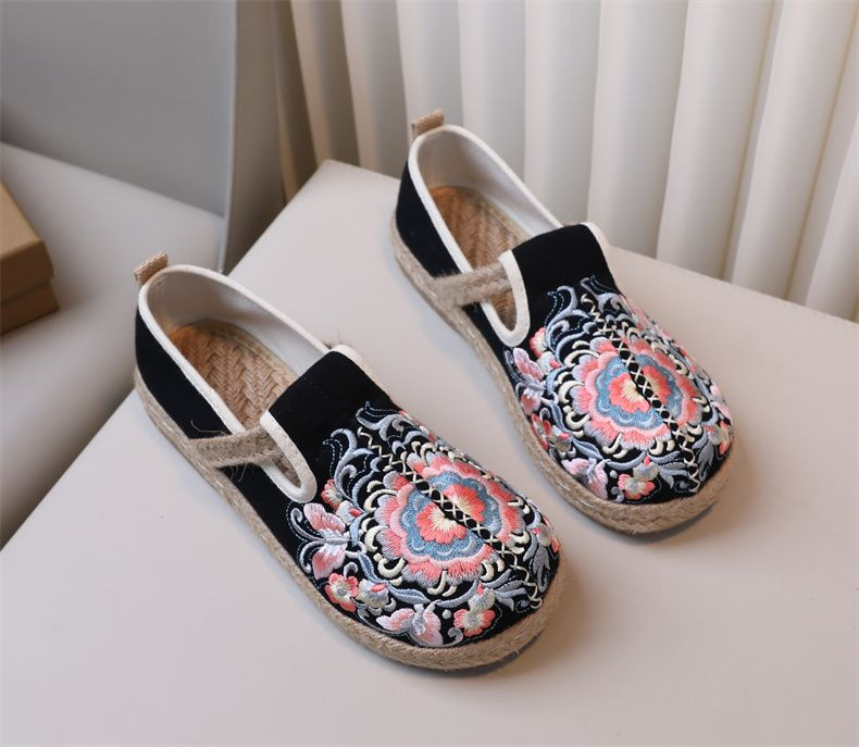 Casual Embroidered Ladies Shoes SHO-034