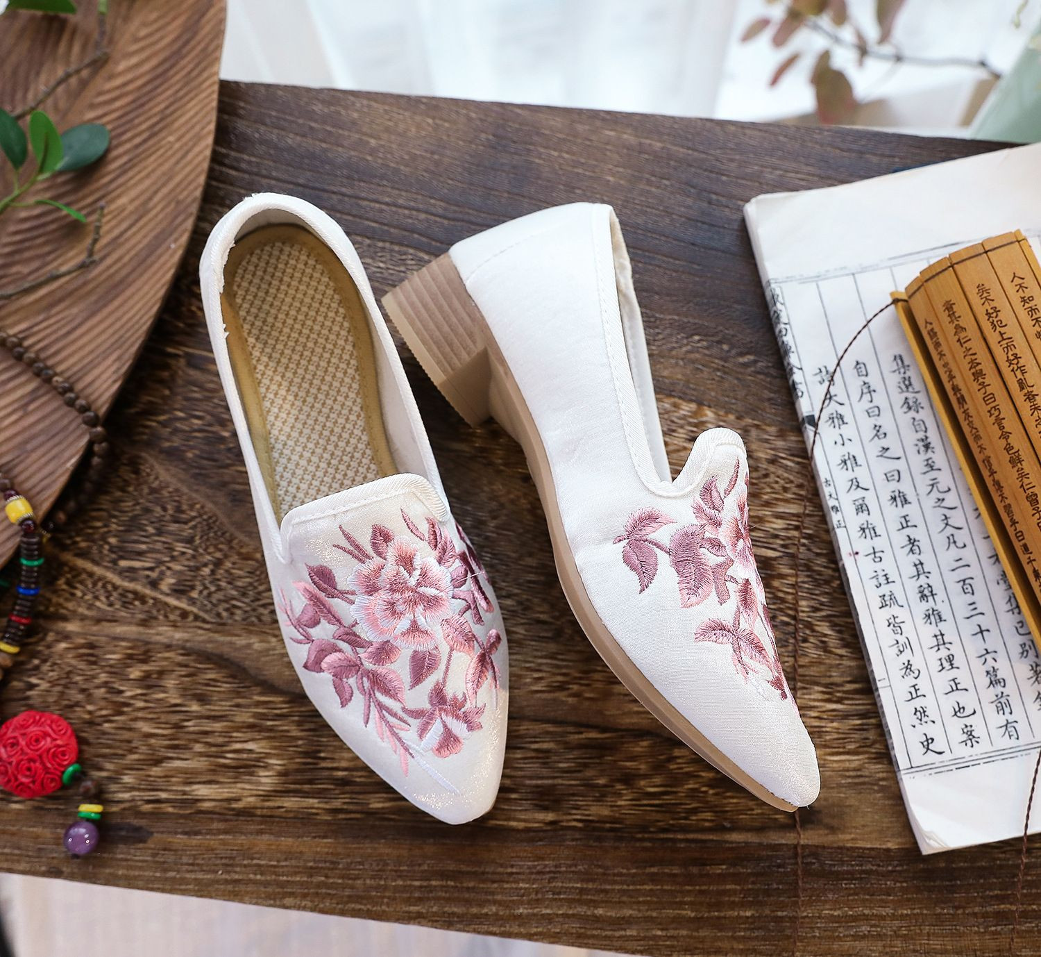 Casual Embroidered Ladies Shoes SHO-014