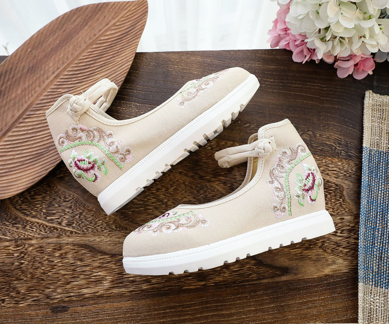 Casual Embroidered Ladies Shoes SHO-009