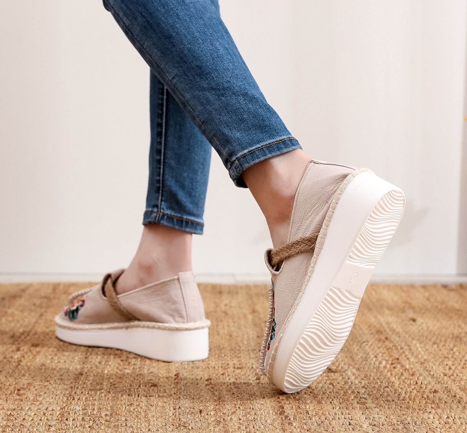 Casual Embroidered Ladies Shoes SHO-006