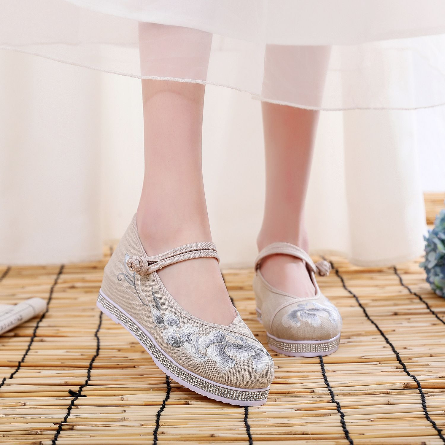 Casual Embroidered Ladies Shoes SHO-017