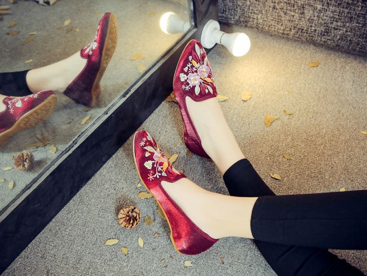Casual Embroidered Ladies Shoes SHO-020