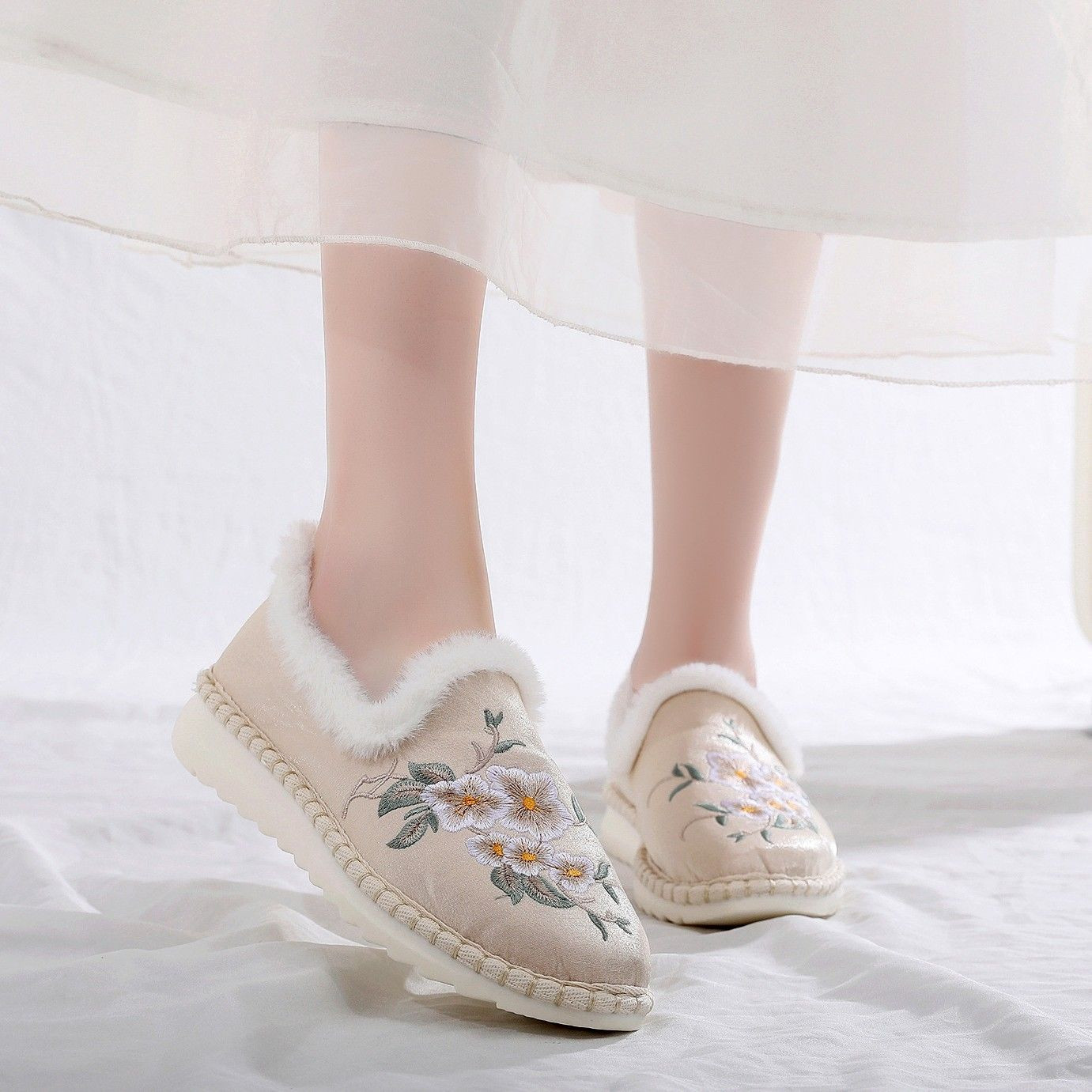 Casual Embroidered Ladies Shoes SHO-005