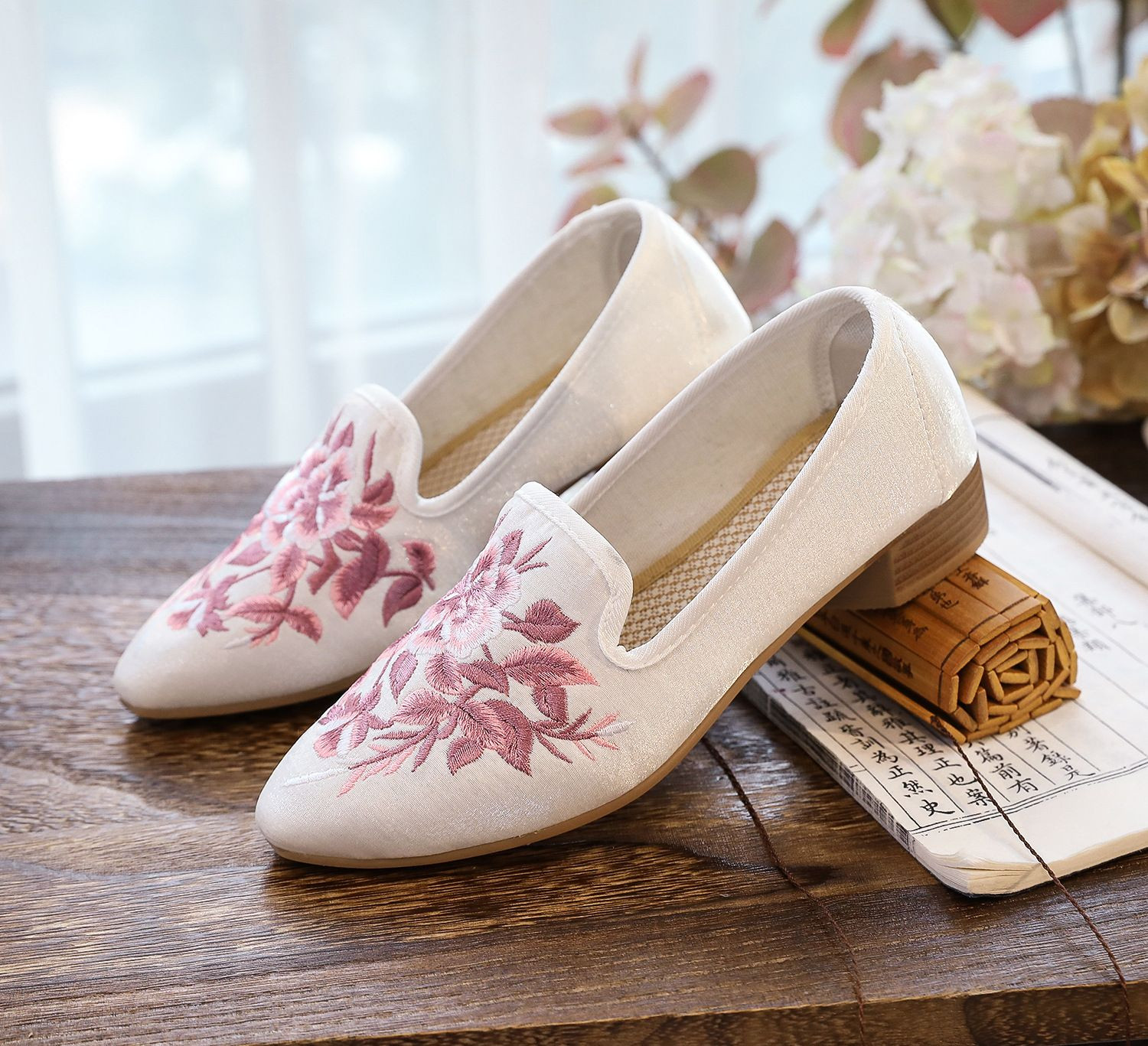 Casual Embroidered Ladies Shoes SHO-014
