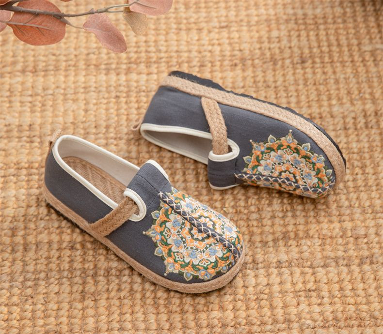 Casual Embroidered Ladies Shoes SHO-033